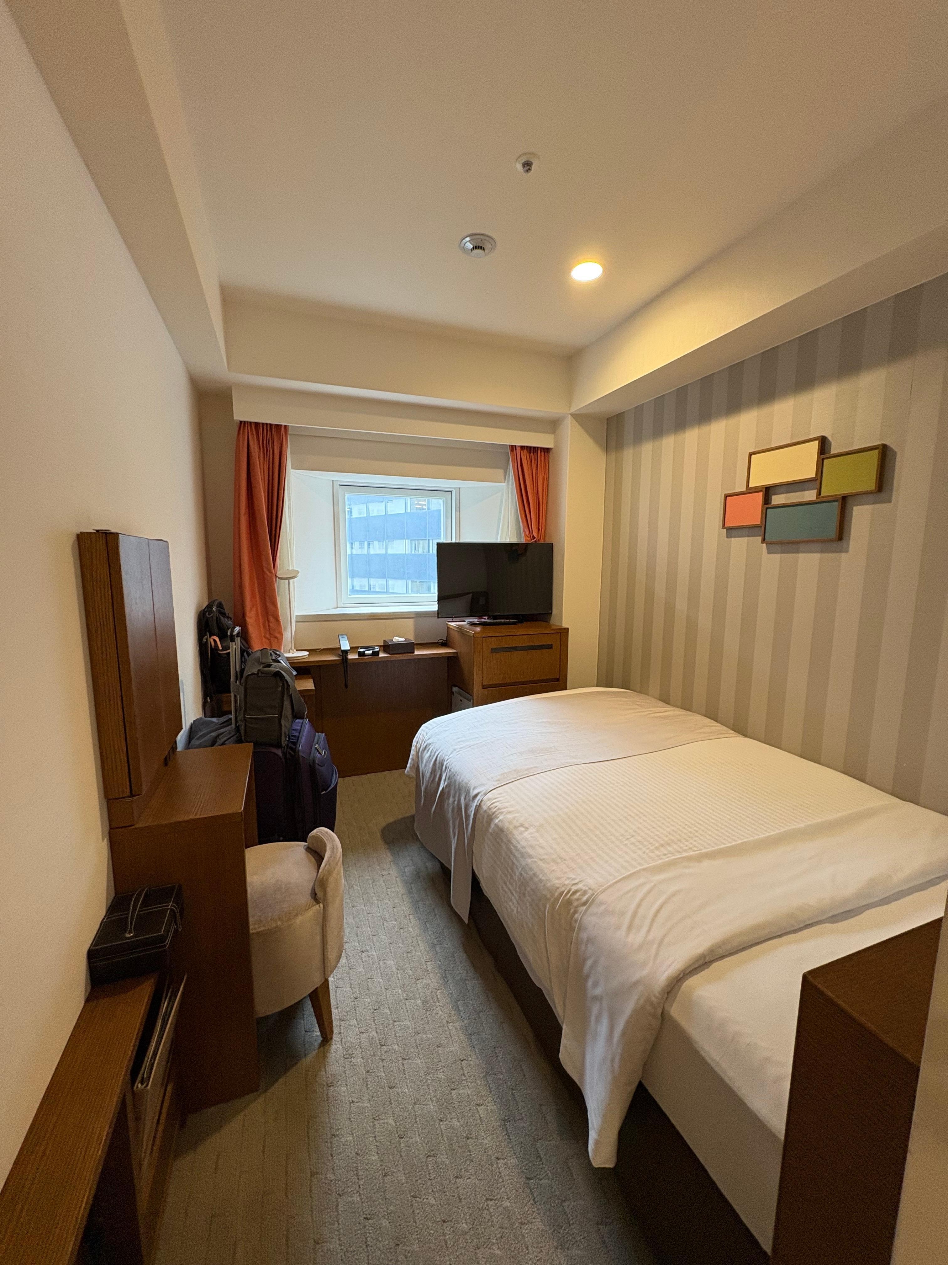 Woman solo room