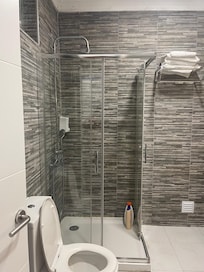 Das Bad in der oberen Wohnung