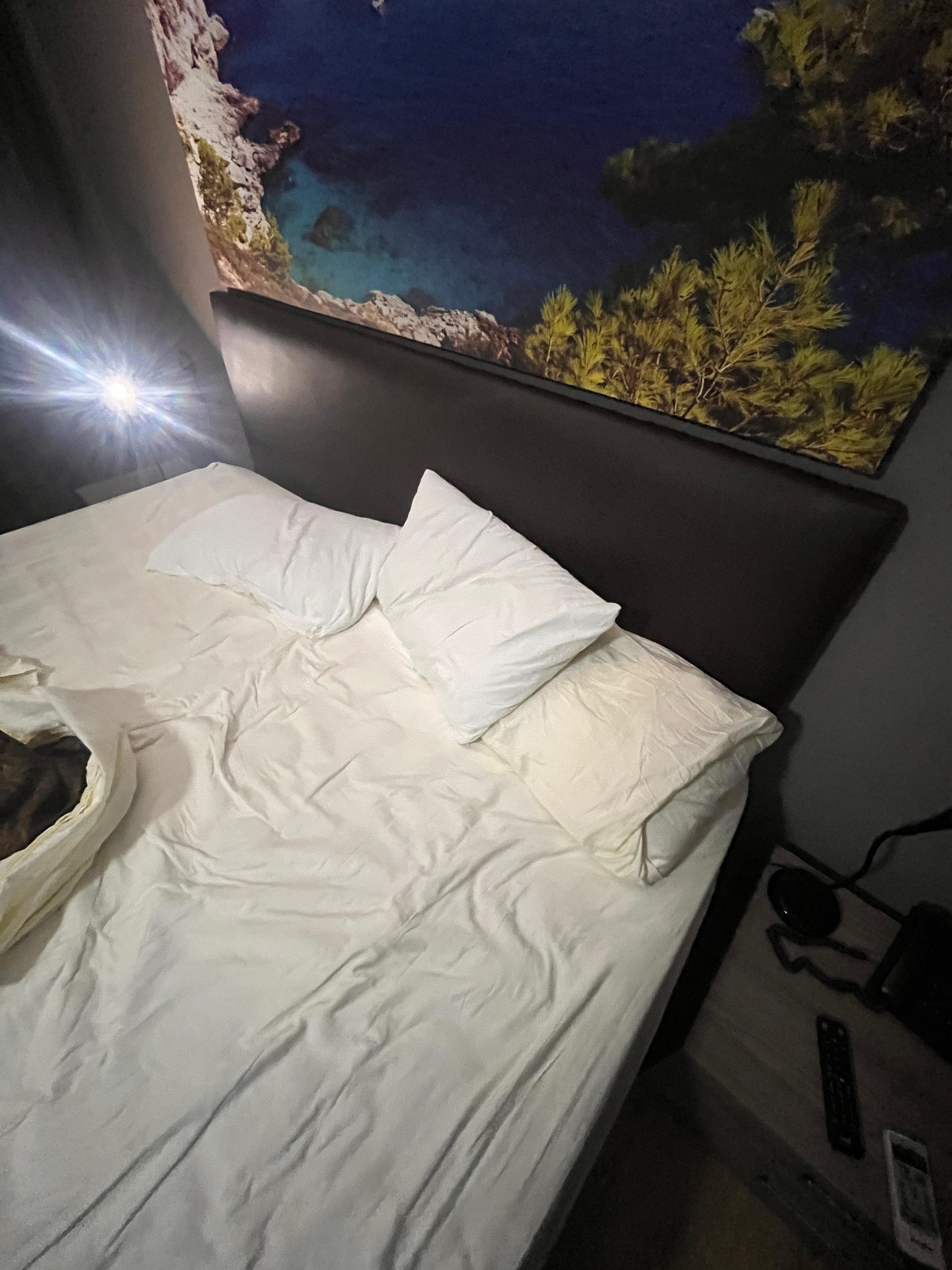 The pillow cases and sheets were very yellow 