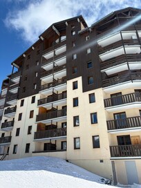 Vierter Balkon von oben (Mitte rechts)