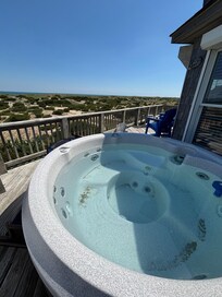 hot tub on upper deck