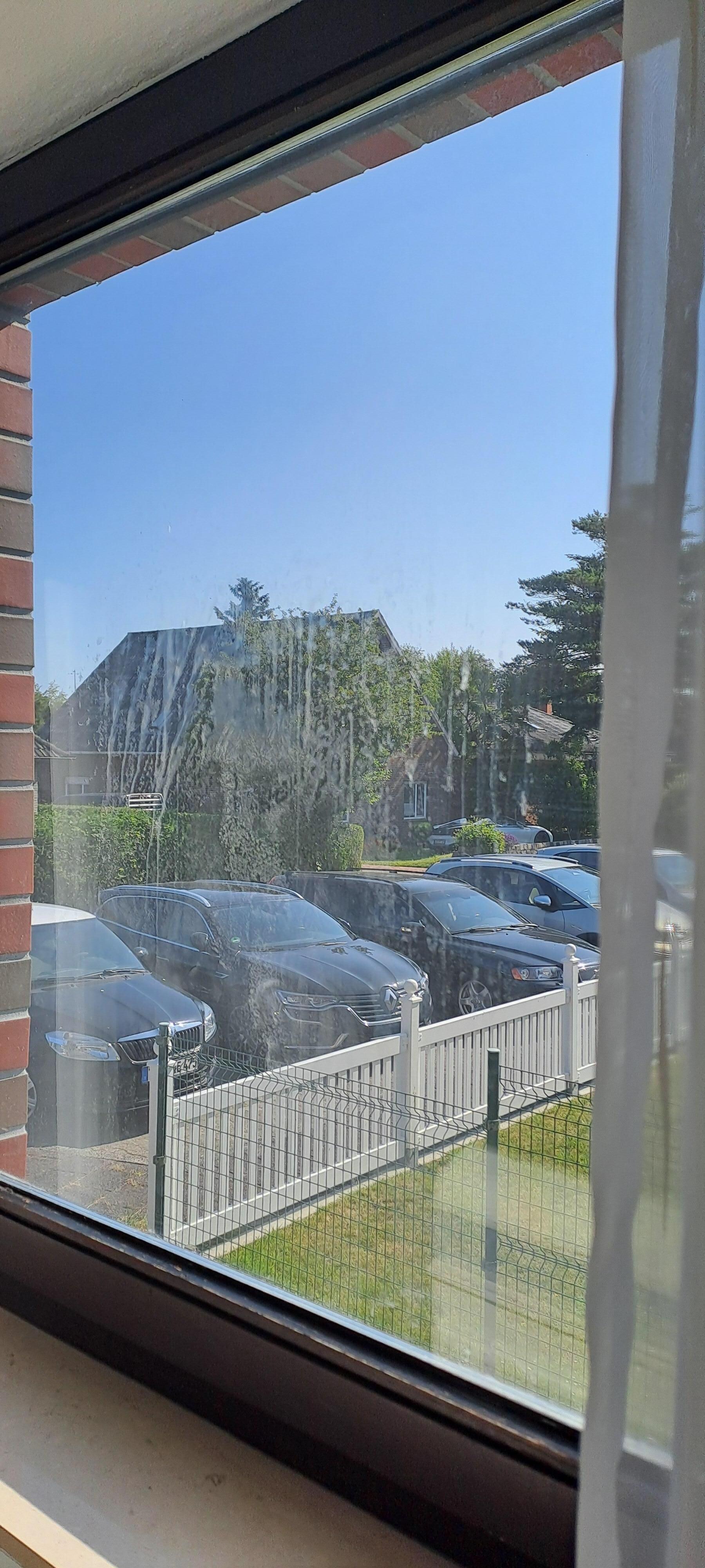 Das verdreckte Fenster im Schlafzimmer