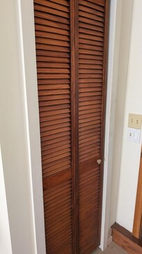 Accordion door in the front bedroom to the crawlspace and mechanical room was not lockable.