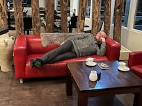 Ontspannen bij de mooie bar , zithoek van het restaurant