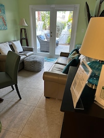 Living room
Towards outdoor deck