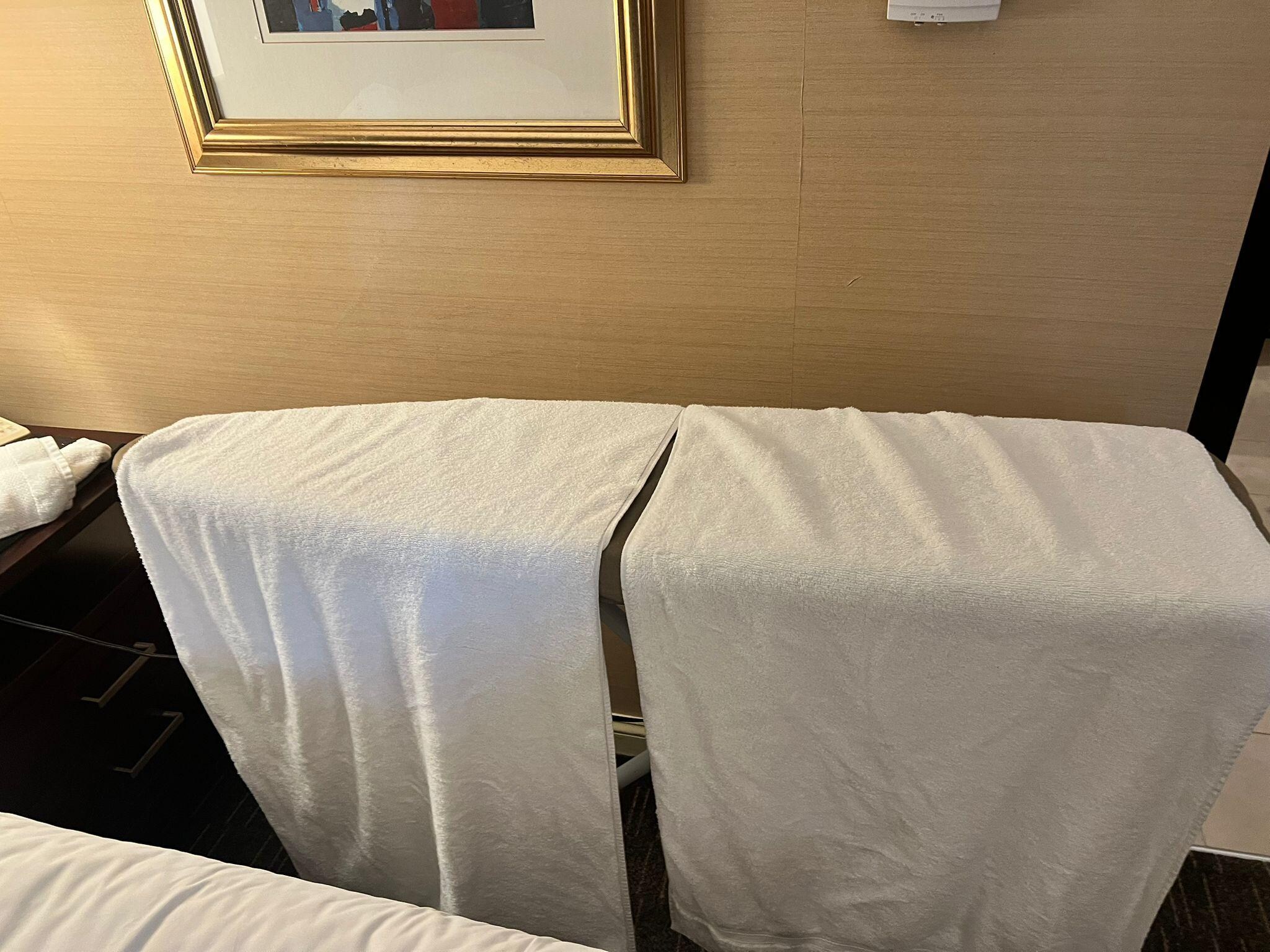 Towel size different for first day(small) and then on 3rd(big), basic housekeeping