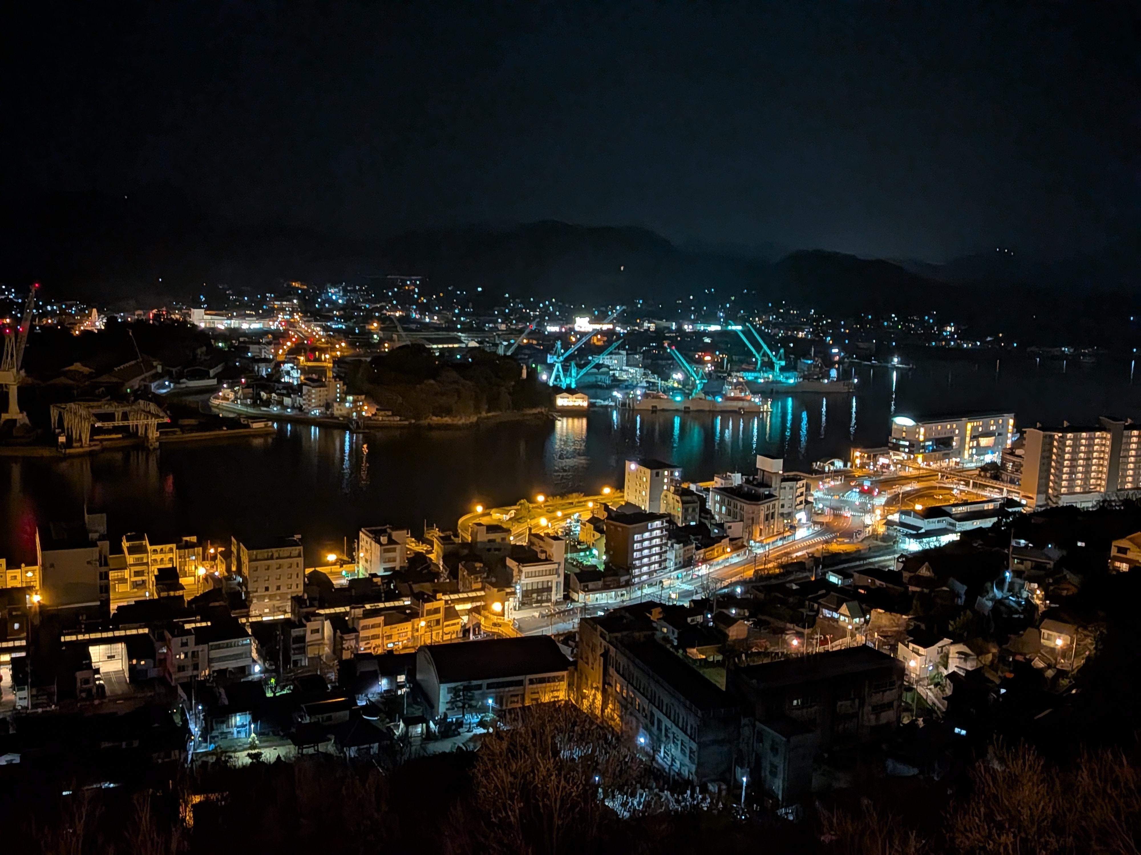 ルーフトップバーから見た尾道の夜景