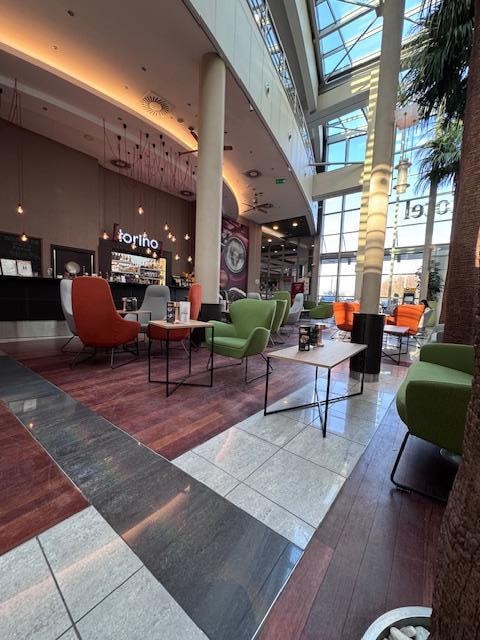 Lobby foyer/bar area