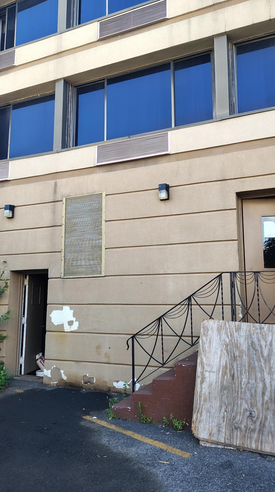 Left side front view of the hotel entrance was very dirty with paint missing. Stray cats were lounging and going in and out an open door to the hotel creating a unhygienic and unwelcoming first visit.