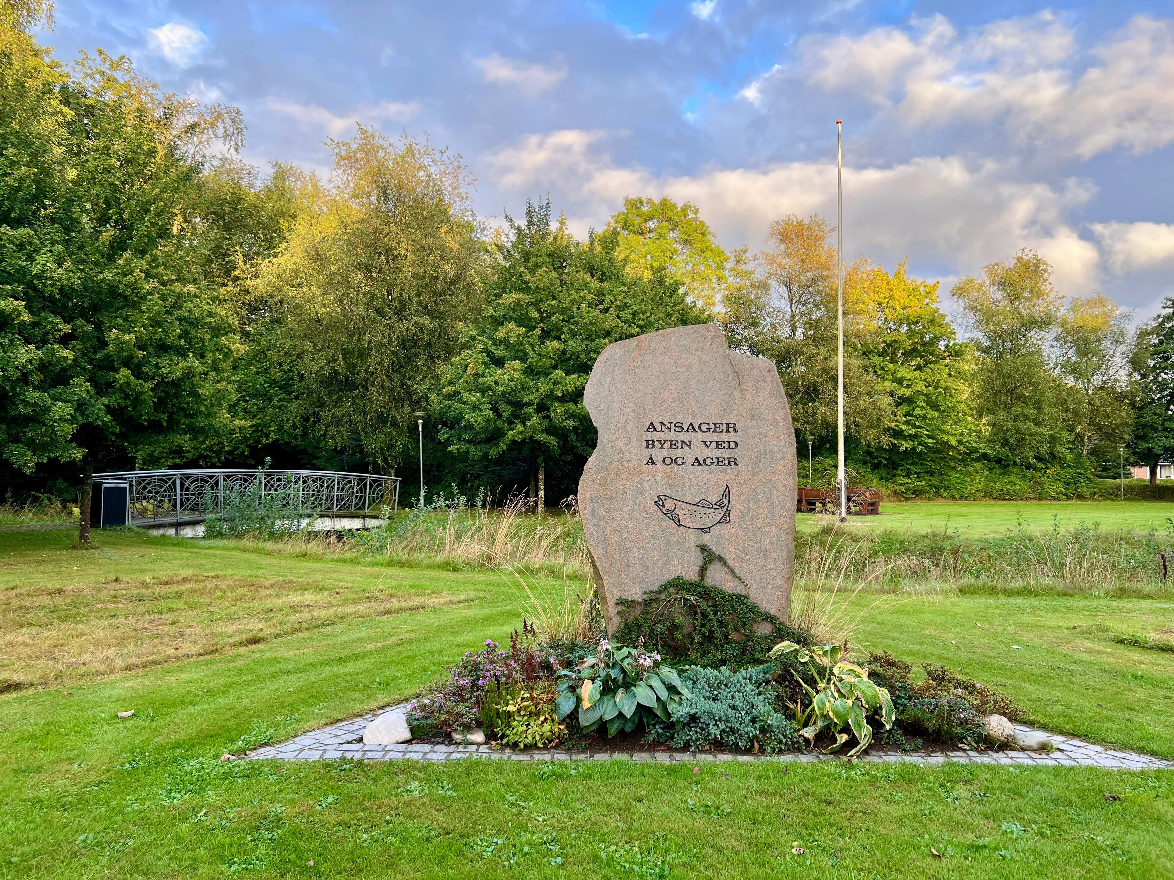 Fra en park lige der hvor man svinger ned til hytterne