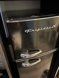 Great refrigerator! I wish we brought some ice cream.