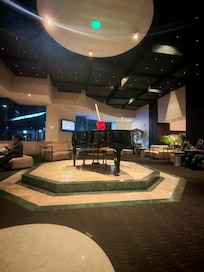 El bar muy agradable.