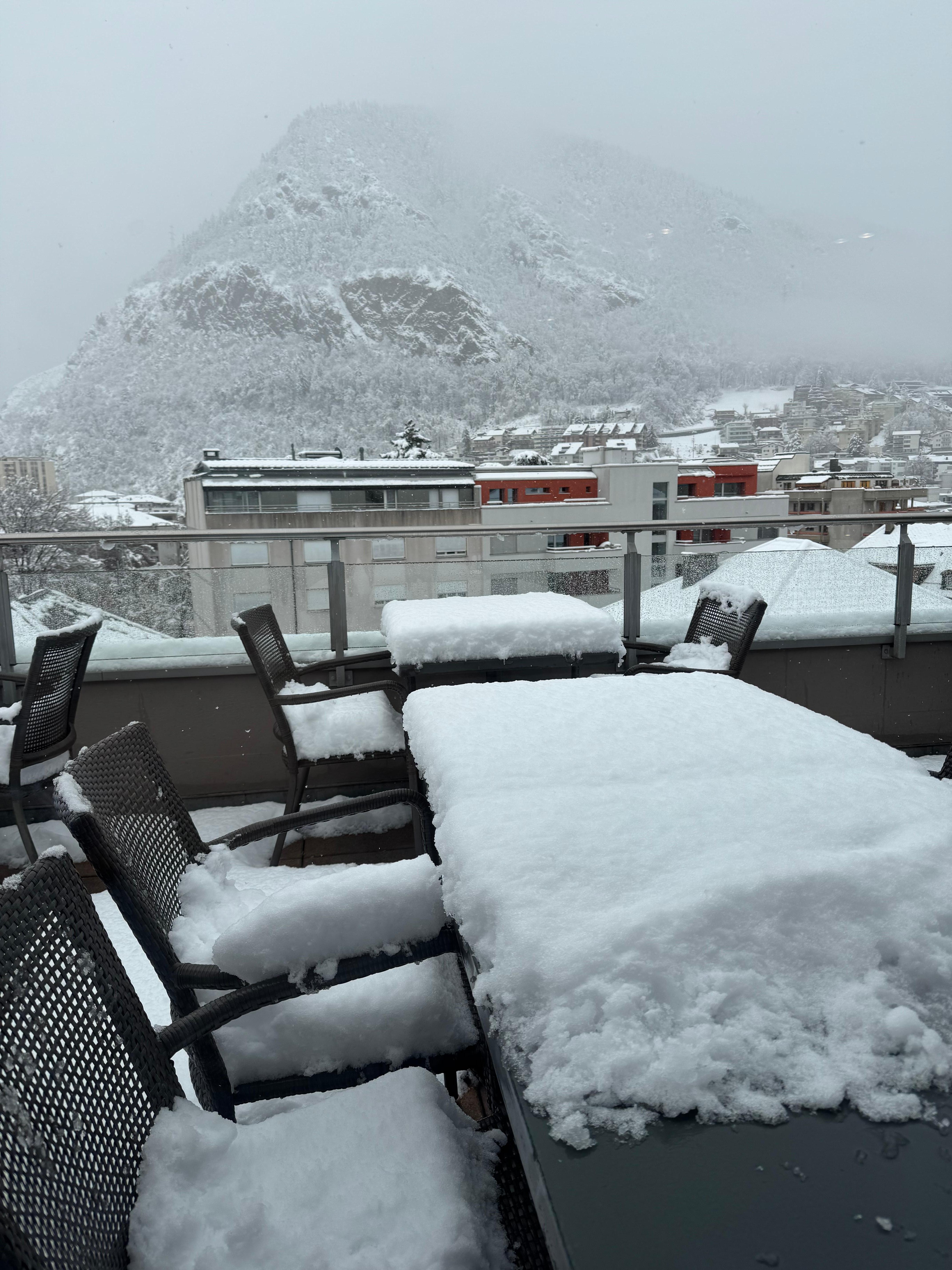 Im Sommer schöne, sonnige Dachterrasse 😂