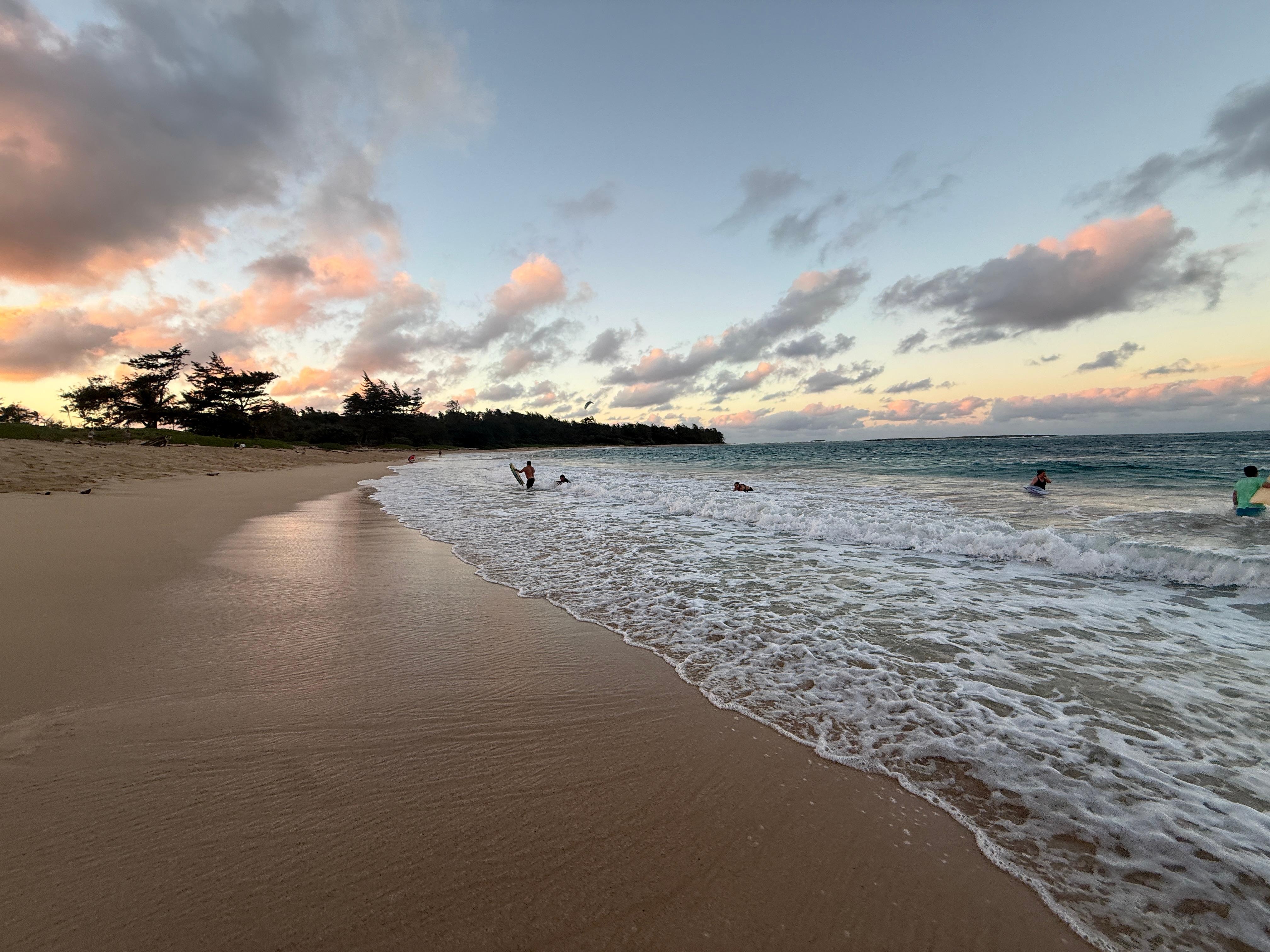 Beach behind house, great for boogie boarding 