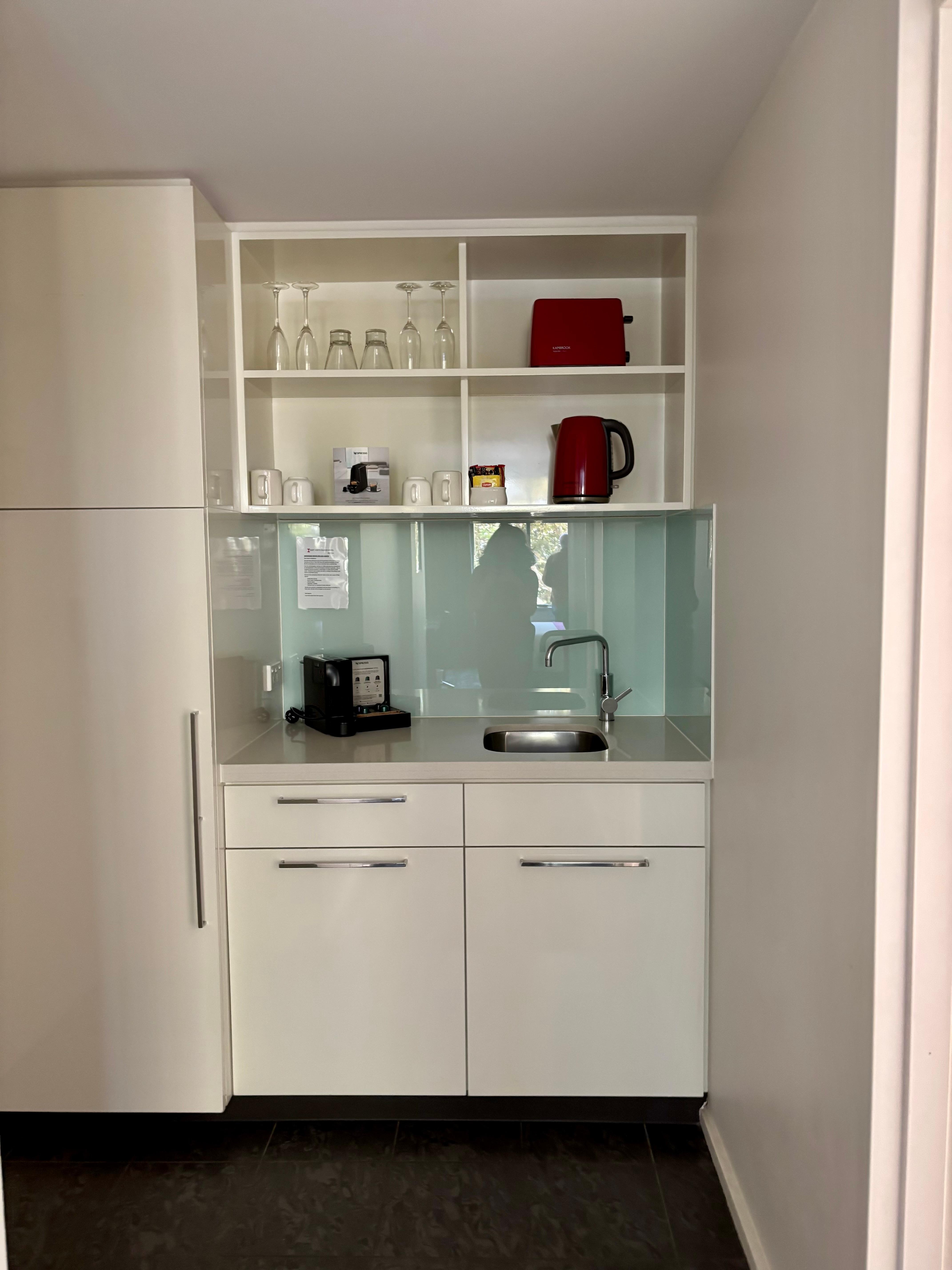 Great little kitchenette with fridge, microwave etc 