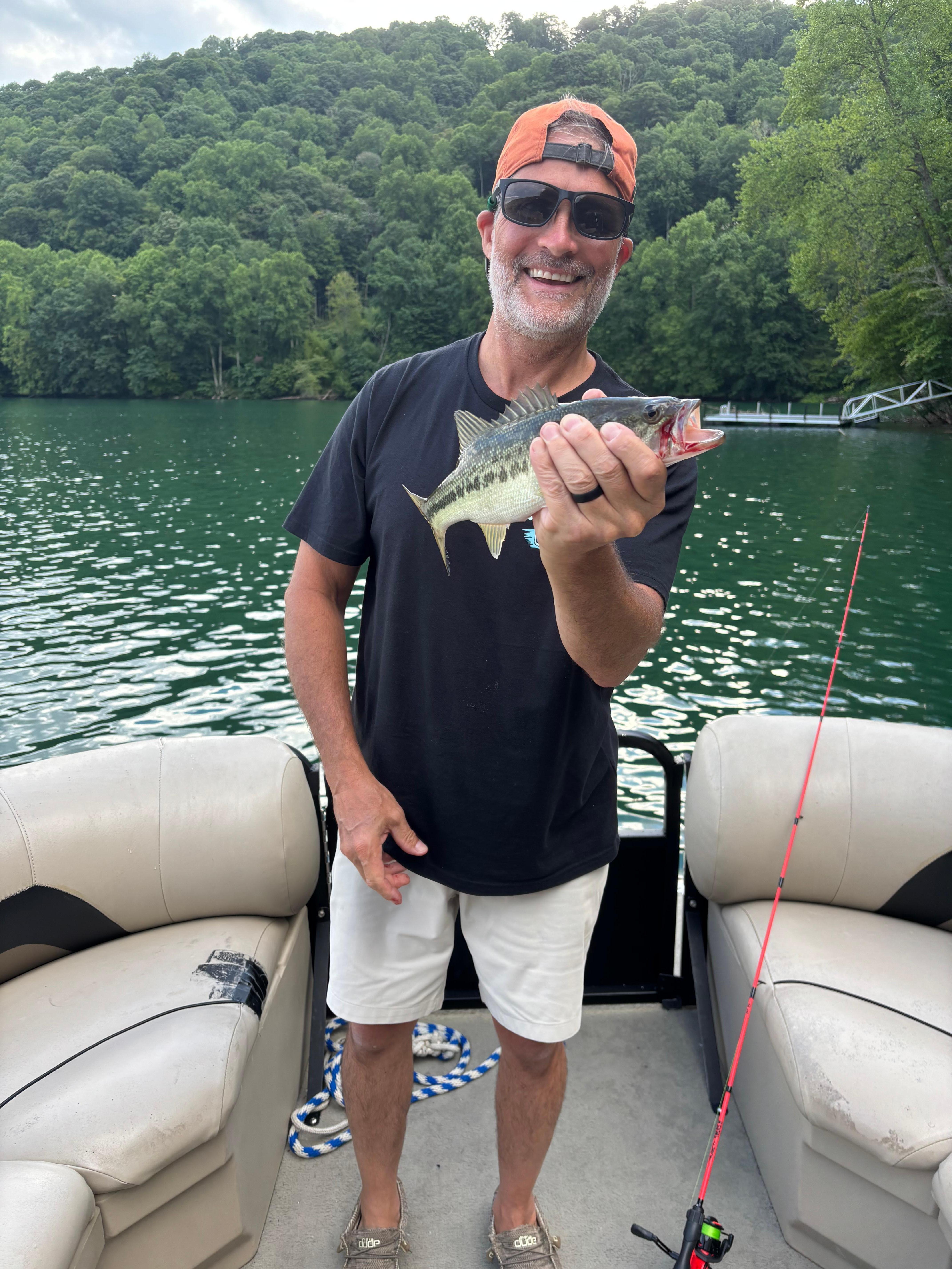  Catching a large mouth!