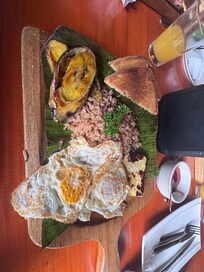 Desayuno típico incuido