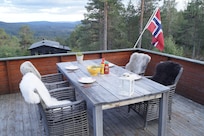 Frühstücken auf der großen Terrasse.