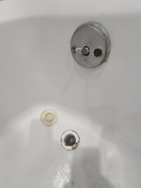 Sin agua caliente y desagüe tapado