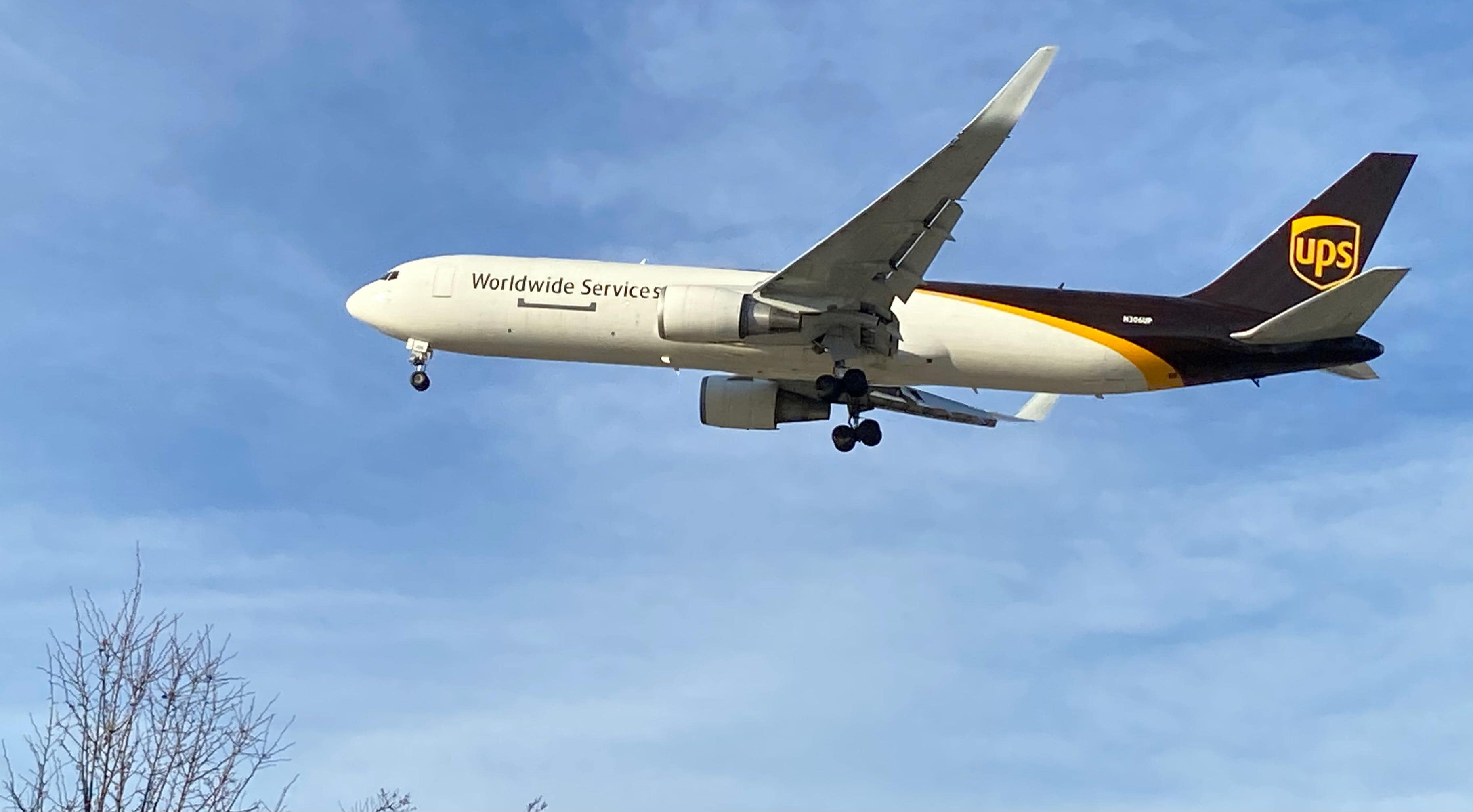 The planes are really low flying over the hotel it was cool