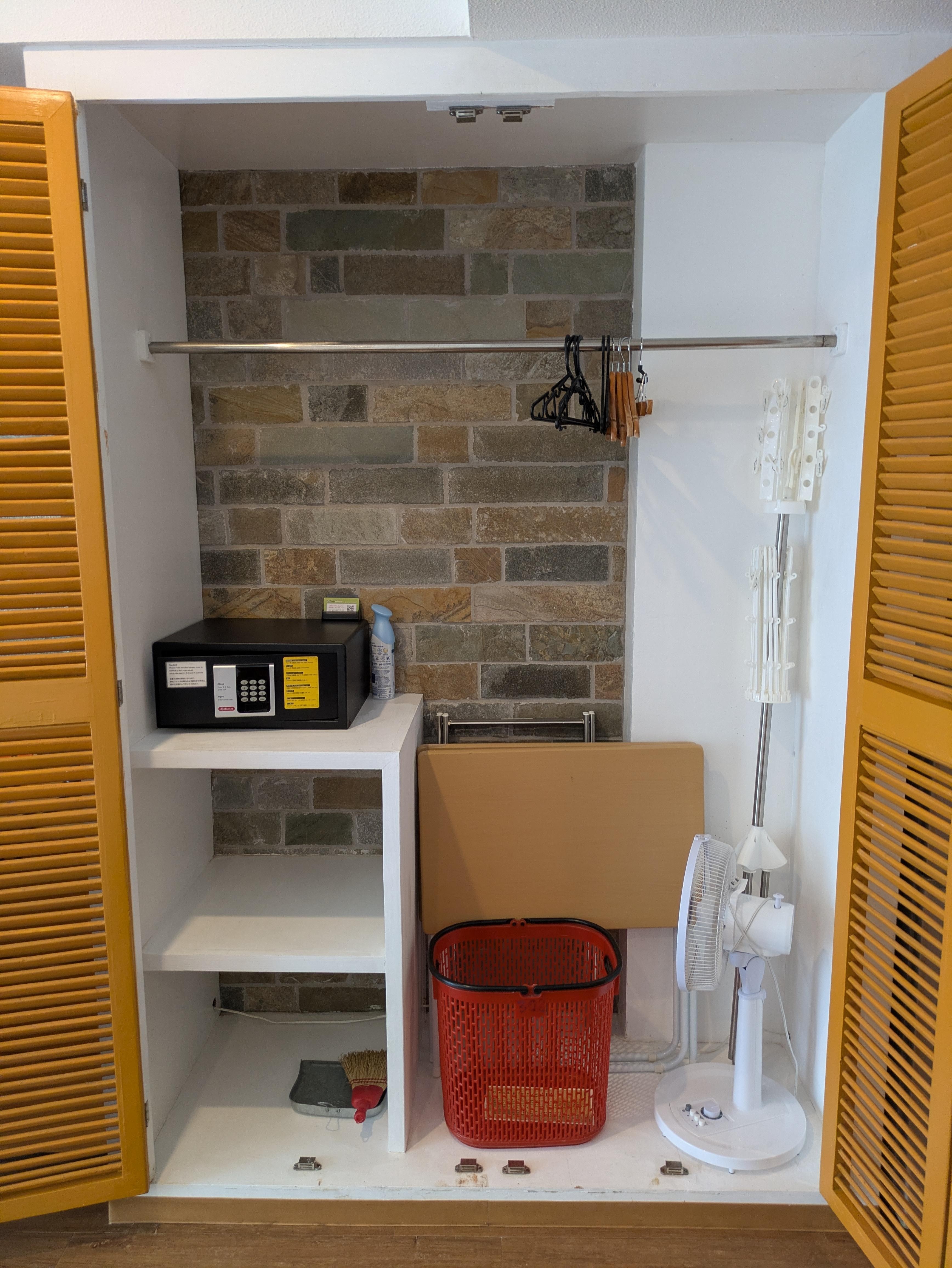 物干し台、扇風機なども有ります