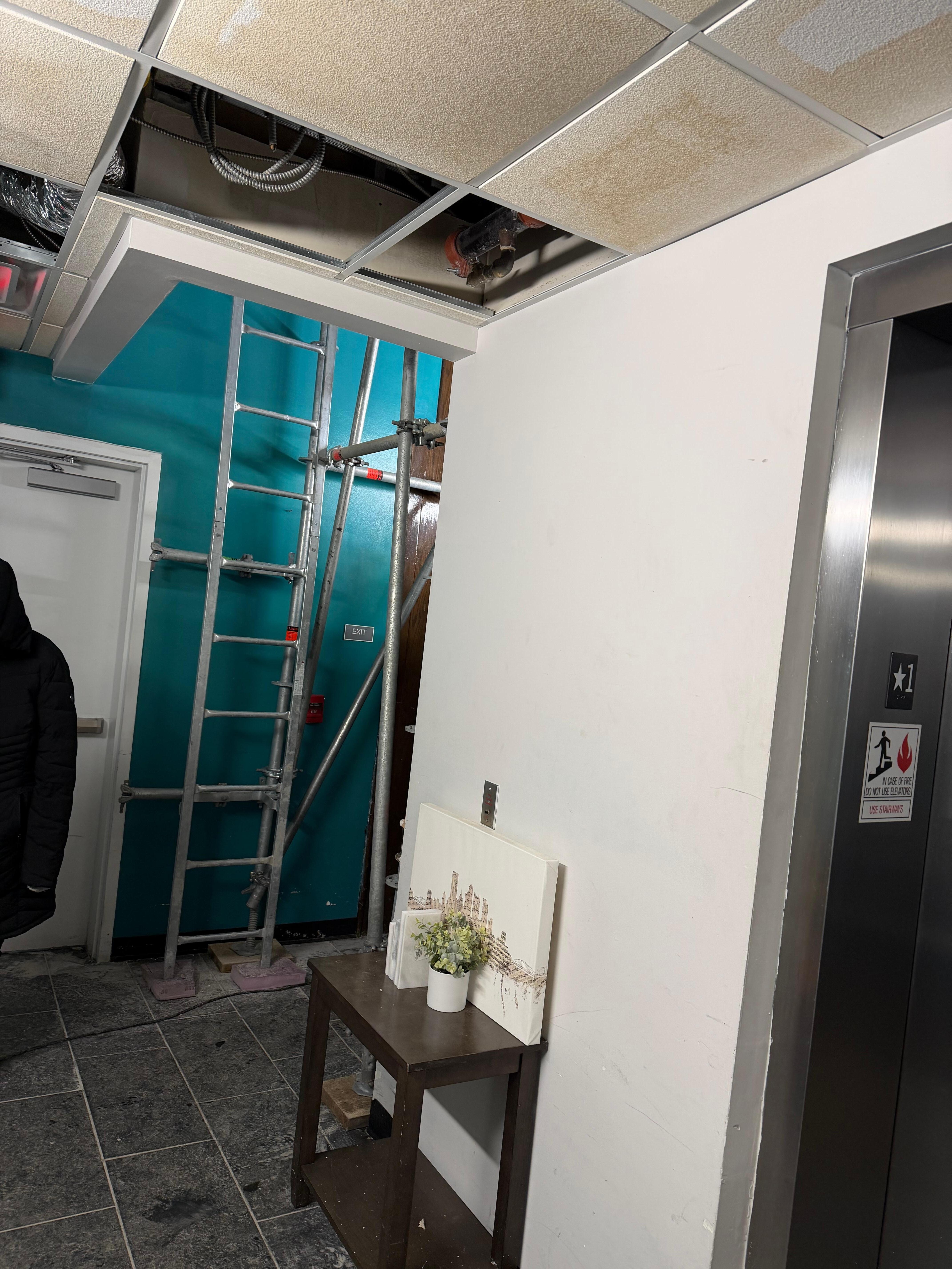 Entrance, scaffolding elevator did not work but did not have out of order sign