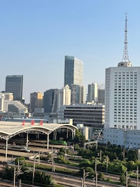 部屋から上海駅が見えます
