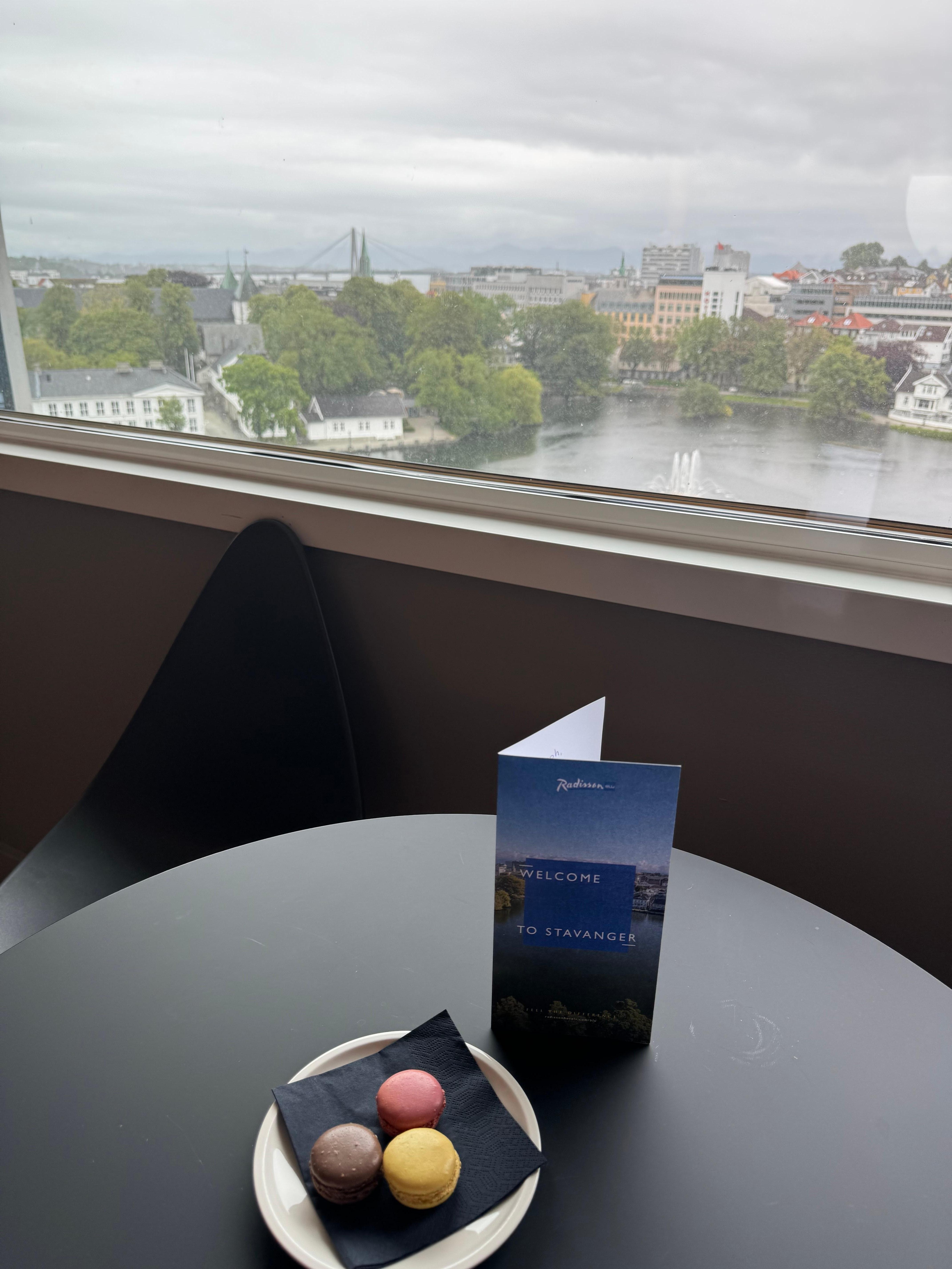 Welcome note with sweets🇳🇴