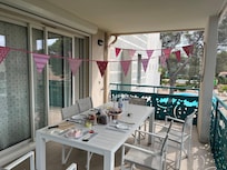 Ruim balkon, heerlijk voor ontbijt en diner