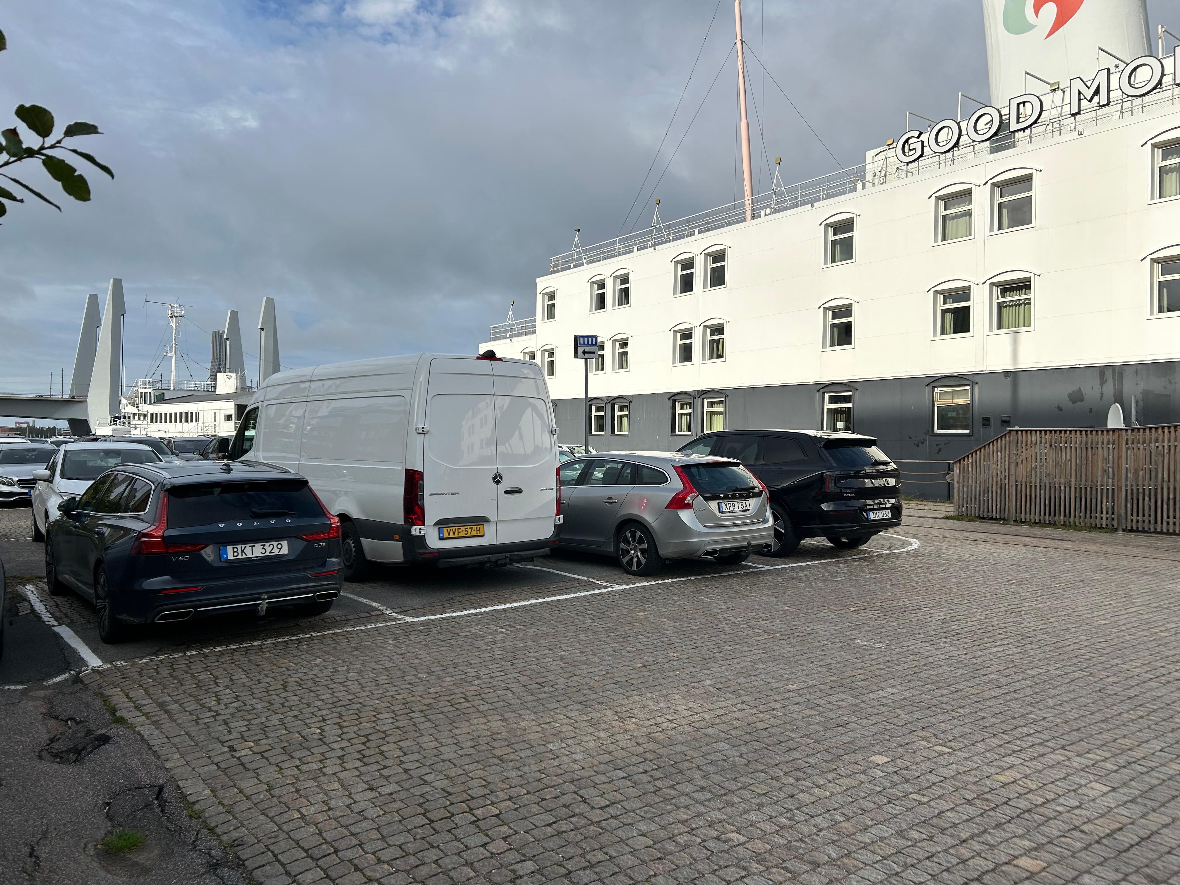 Car park, NO SIGNS!!!