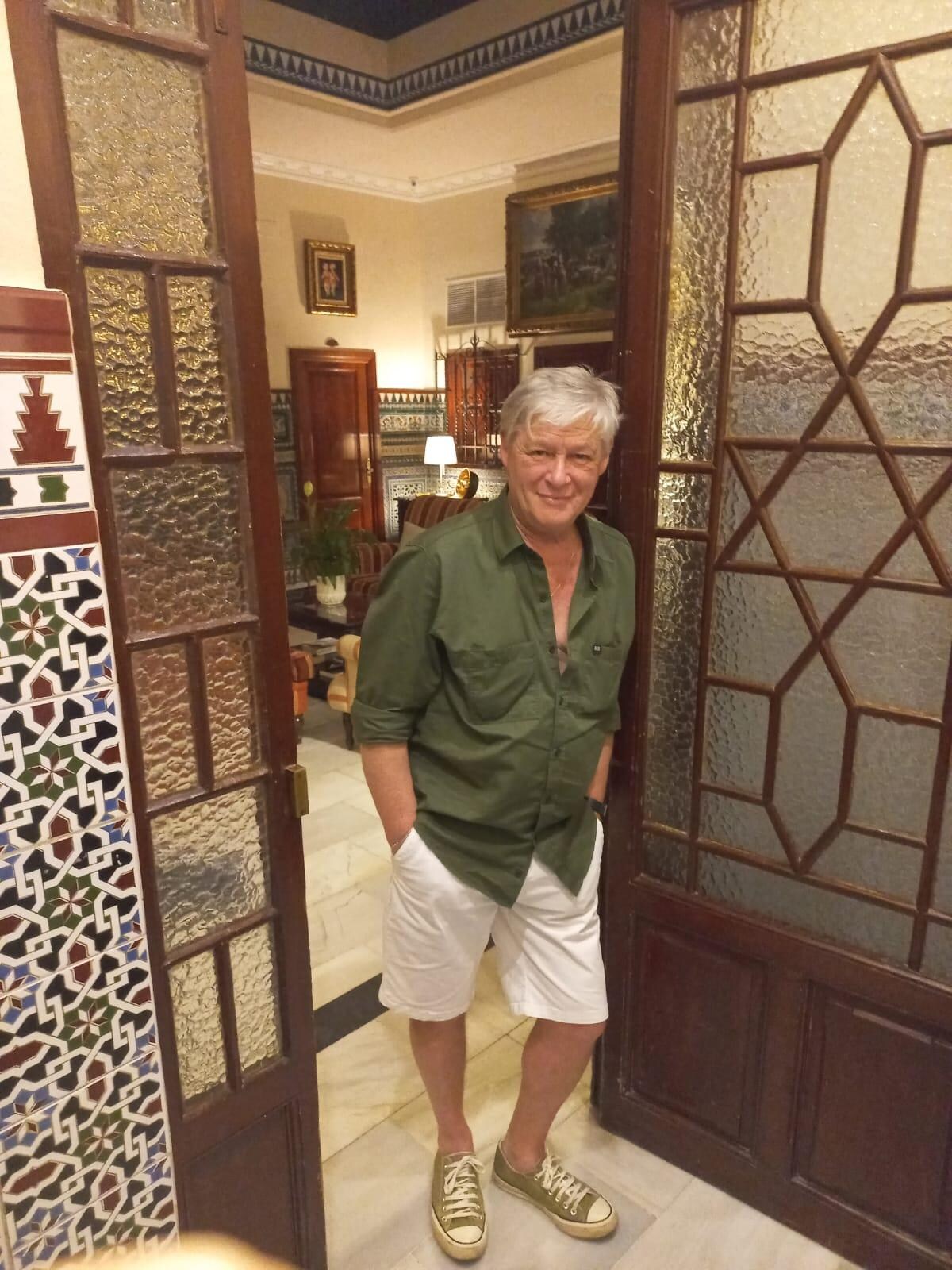 Confortable, lujoso y bien de estilo sevillano.