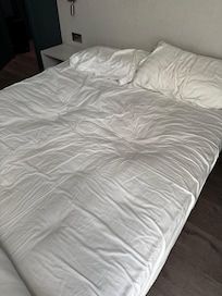 Sunken bed. The springs were broken. Very uncomfortable