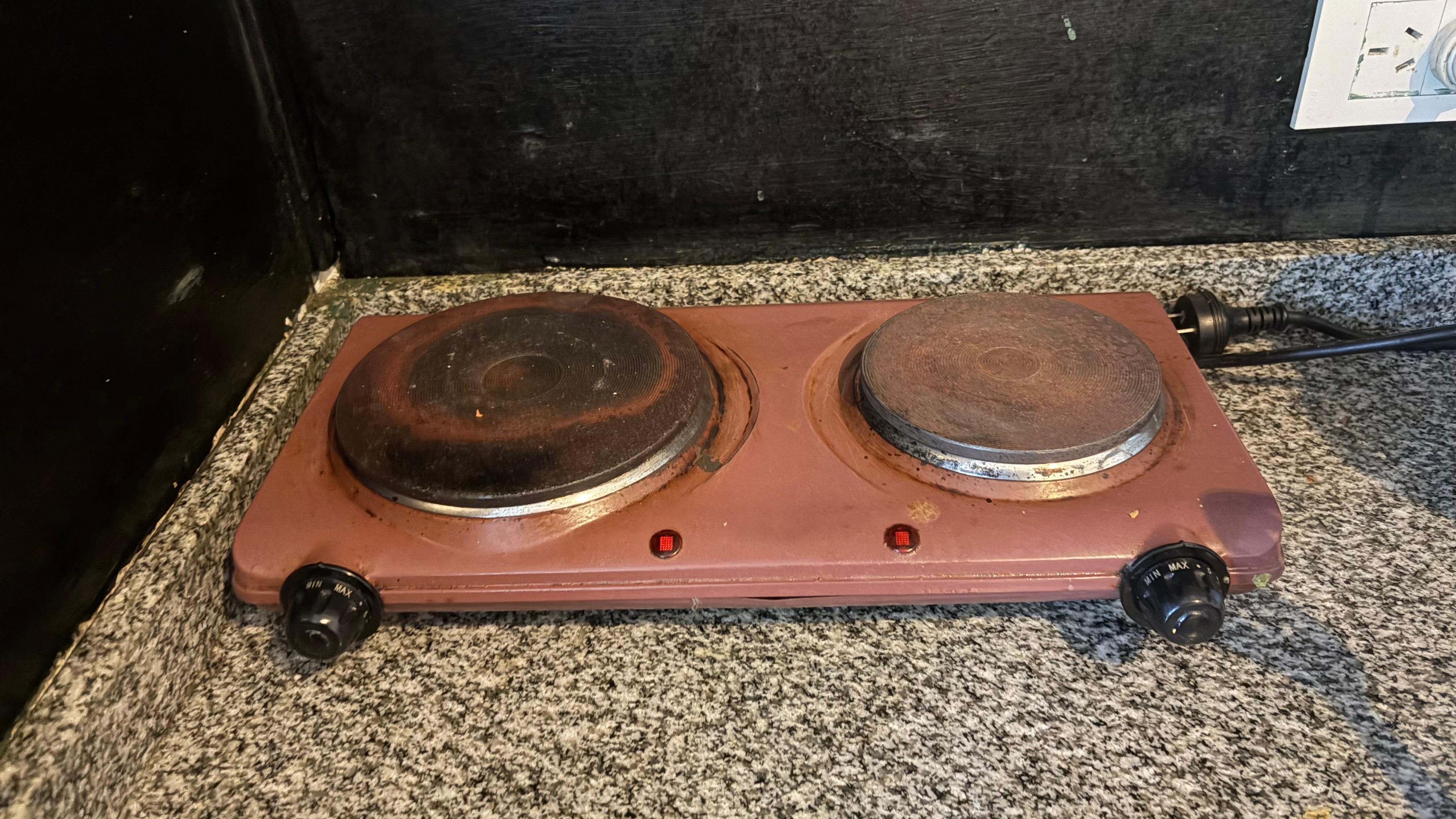 Dirty cook top the left hand hob did not even work. 