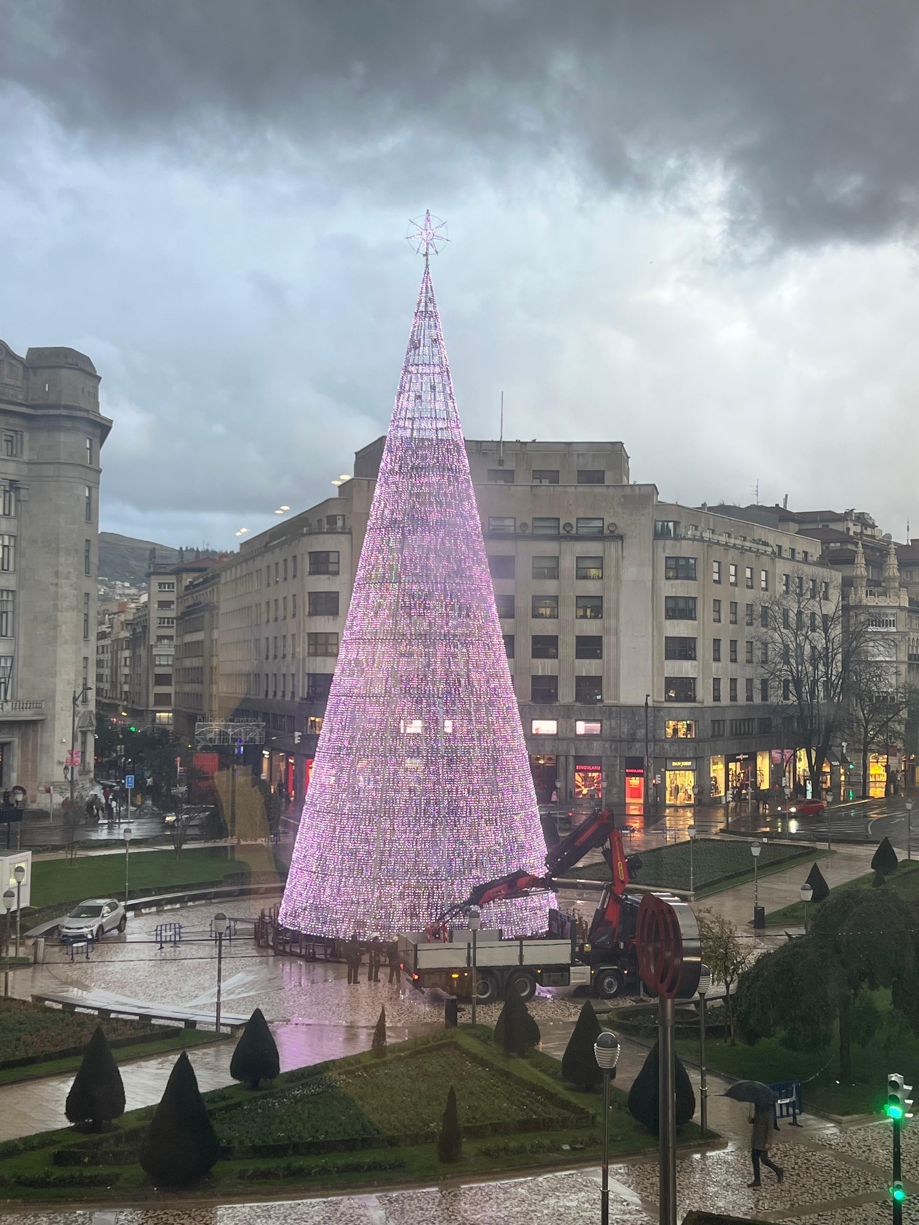 The tree lit up in Plaza Moyua