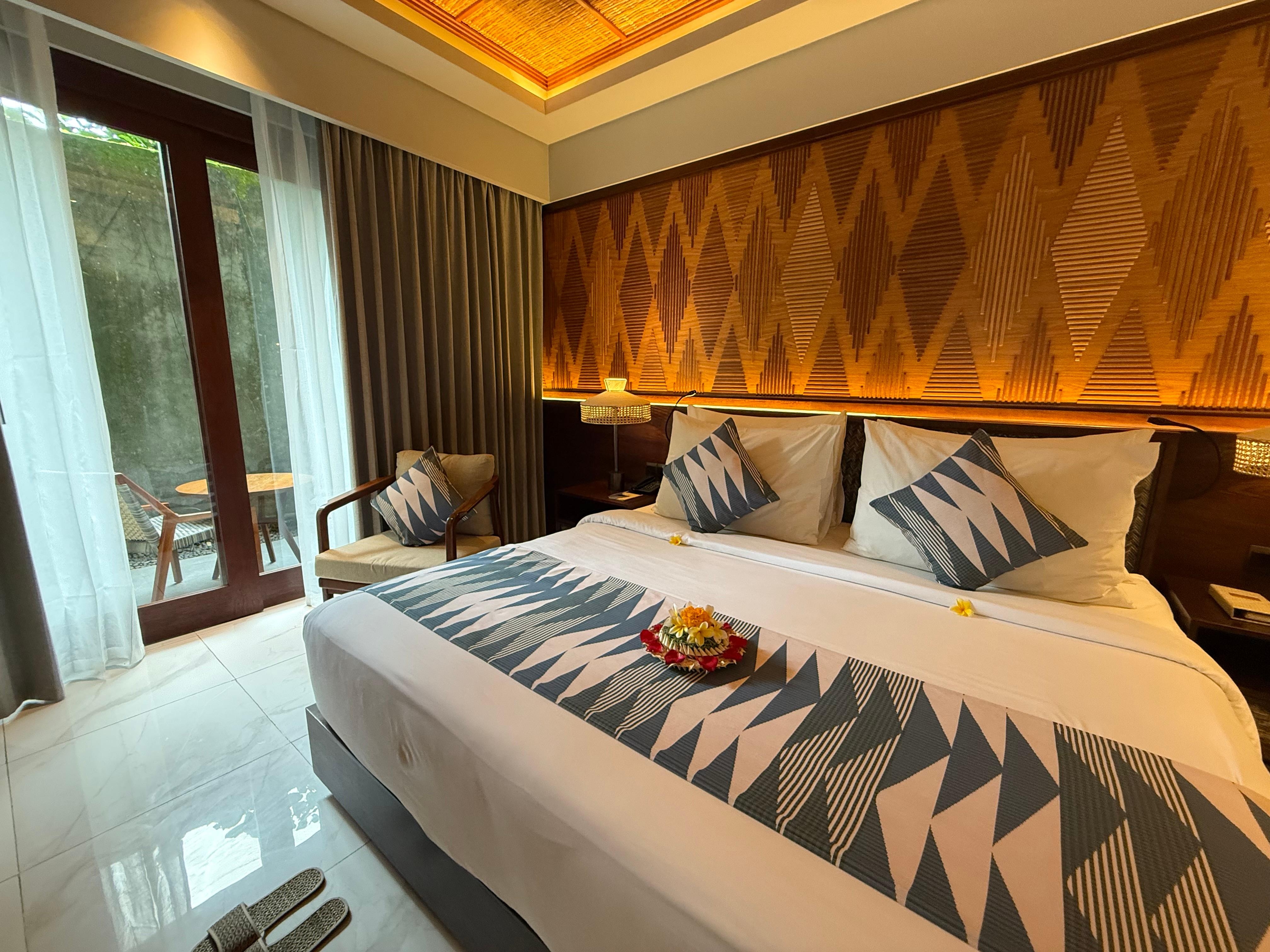 Rooms were very clean and beautiful. Room service and cleaning daily- sometimes evening cleaning offered as well. Fresh fruit in the room with cleanings.