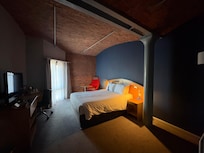 2nd floor bedroom