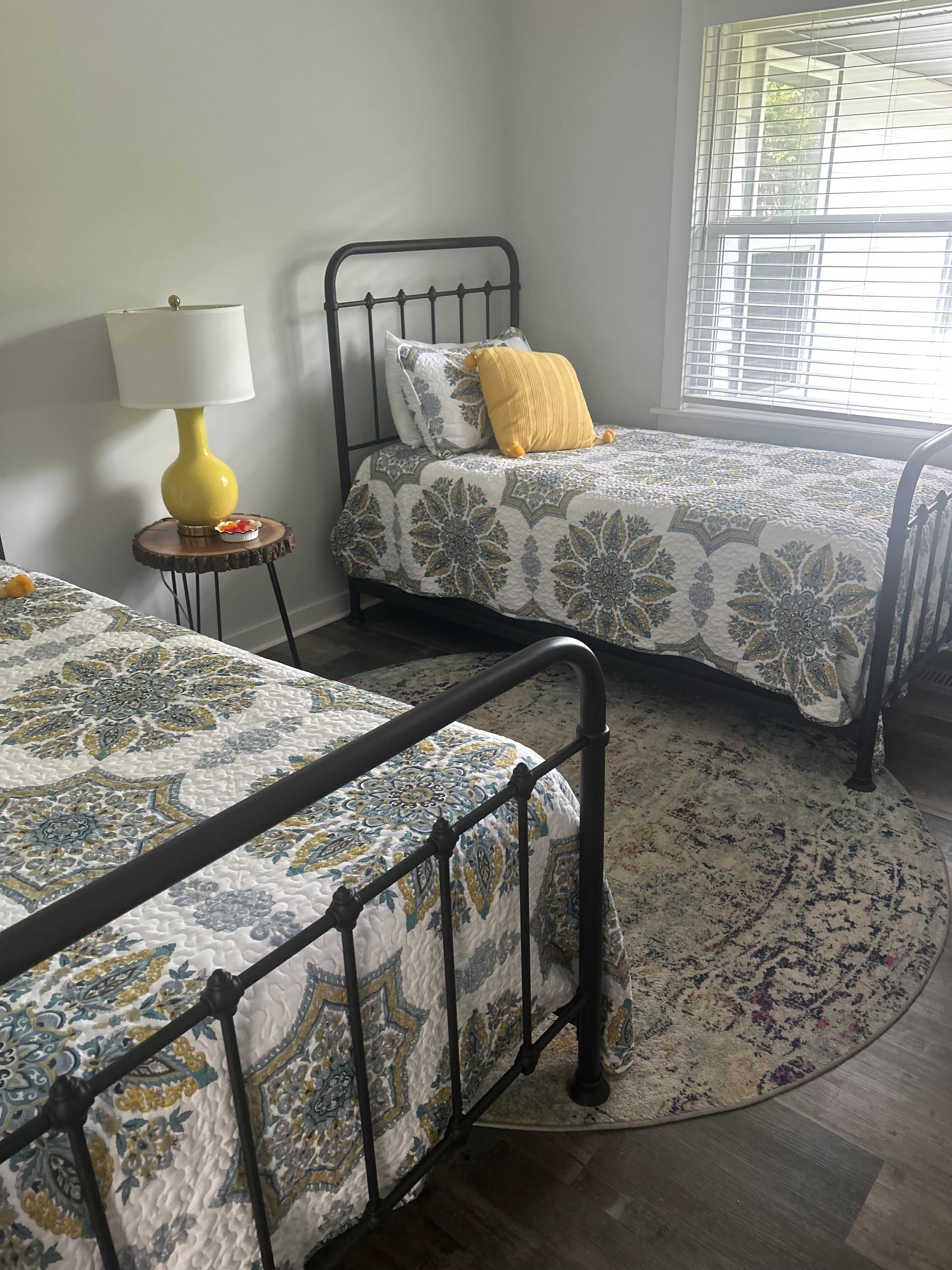 Twin bedroom 