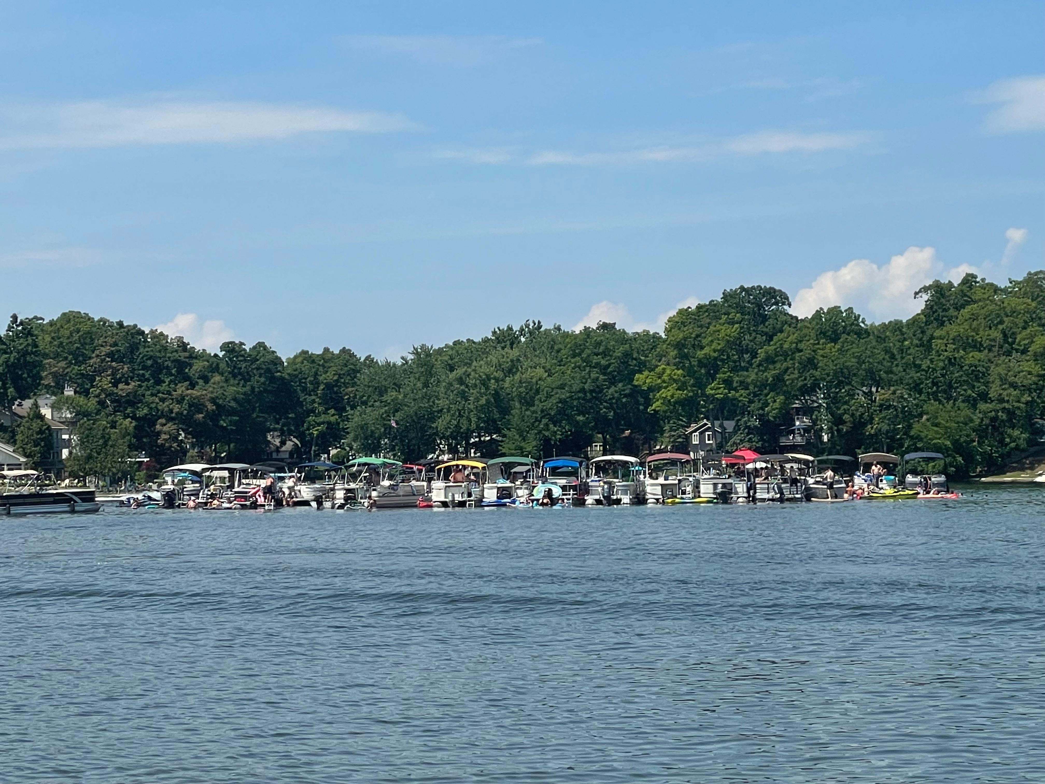 Lots of pontoons at the sandbar