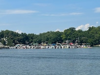 Lots of pontoons at the sandbar