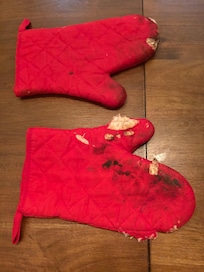 Oven mitts, I was burned using them…unbelievable for the price you pay to stay here