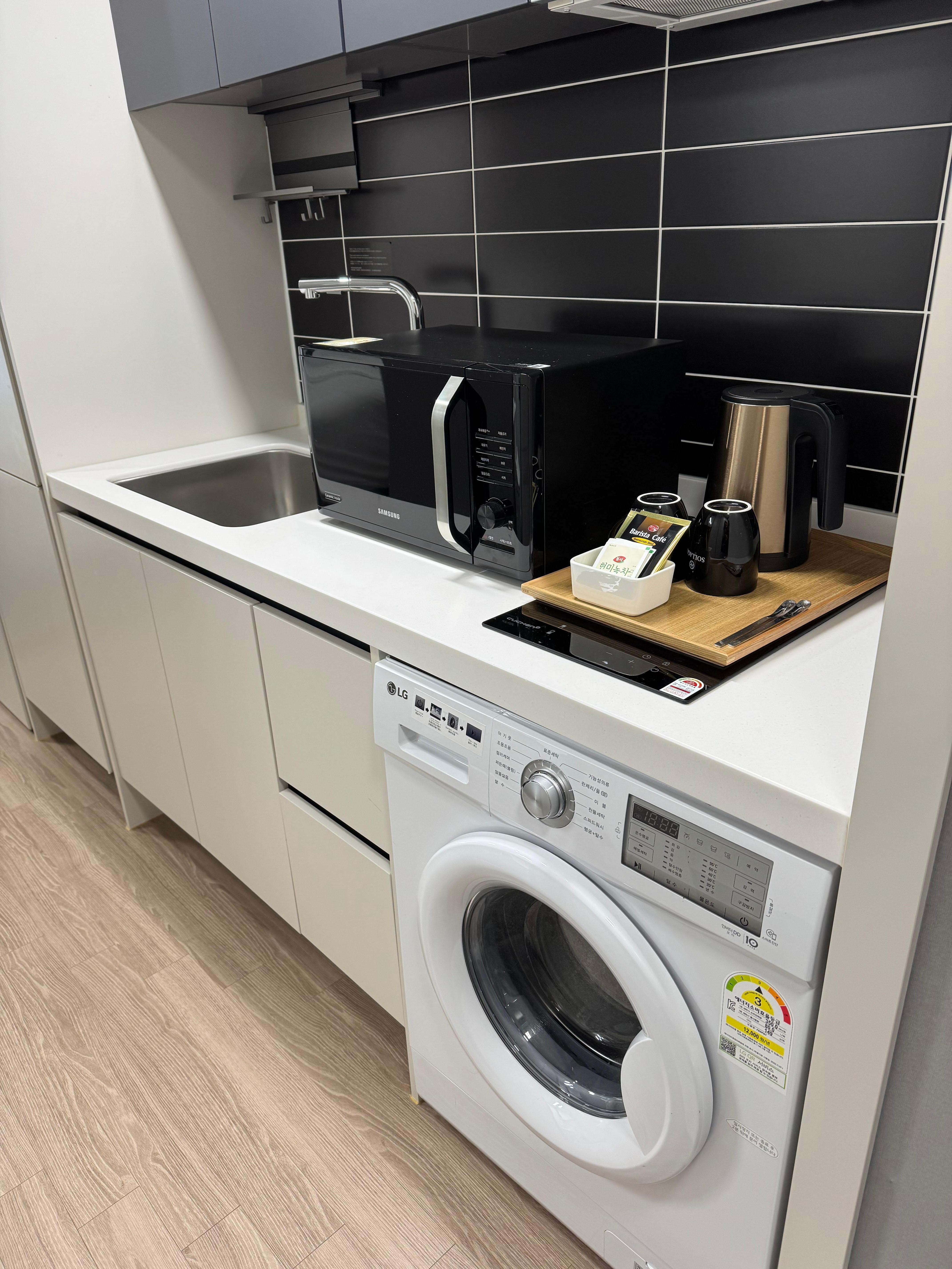 キッチン、電子レンジ、洗濯機完備