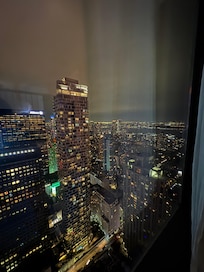 Gorgeous view & so accessible to food, events, and subways.