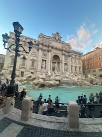 Trevi fountain!!