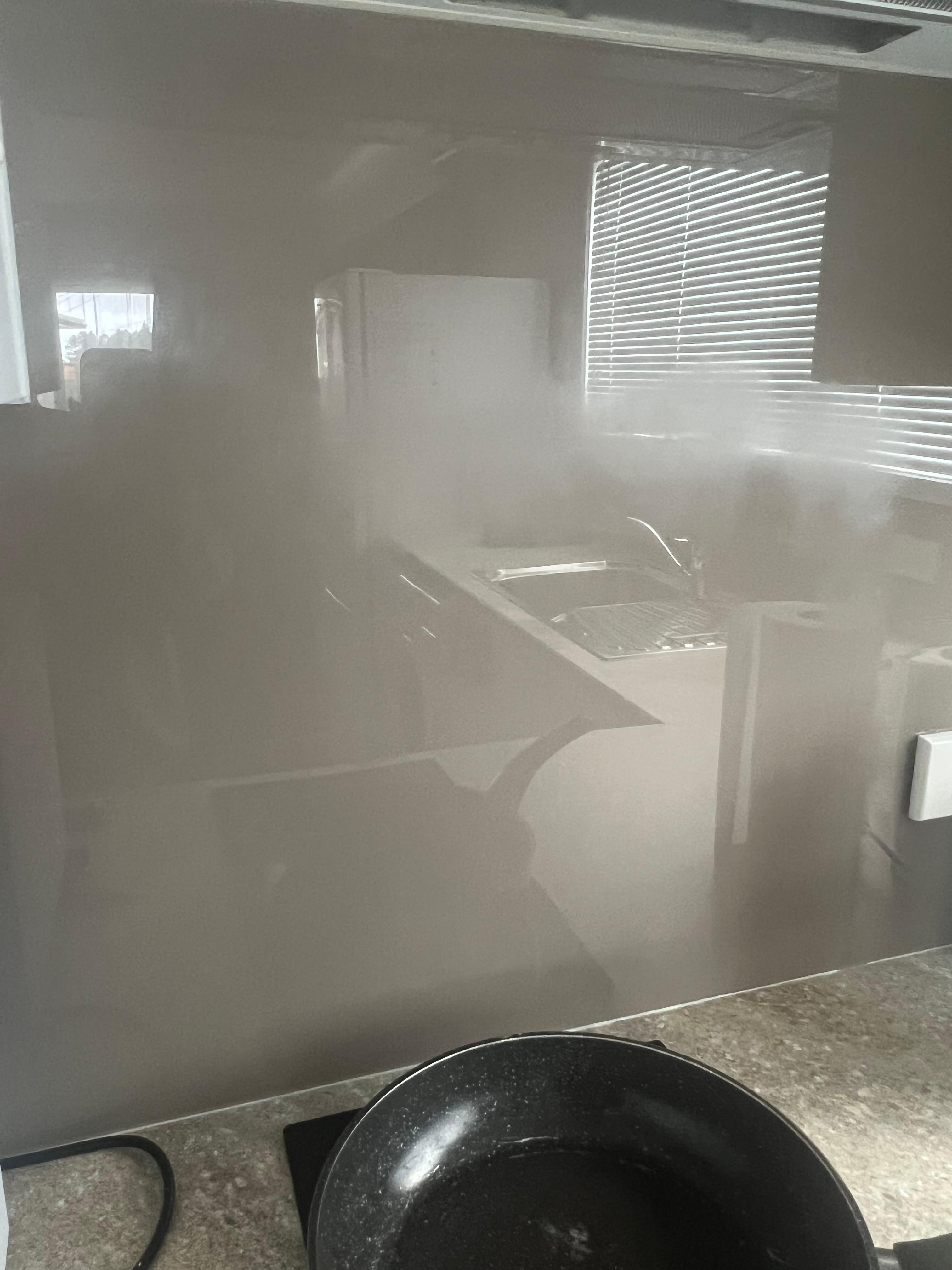 Kitchen splashback wasn’t clean & benches were covered in ants on arrival. 