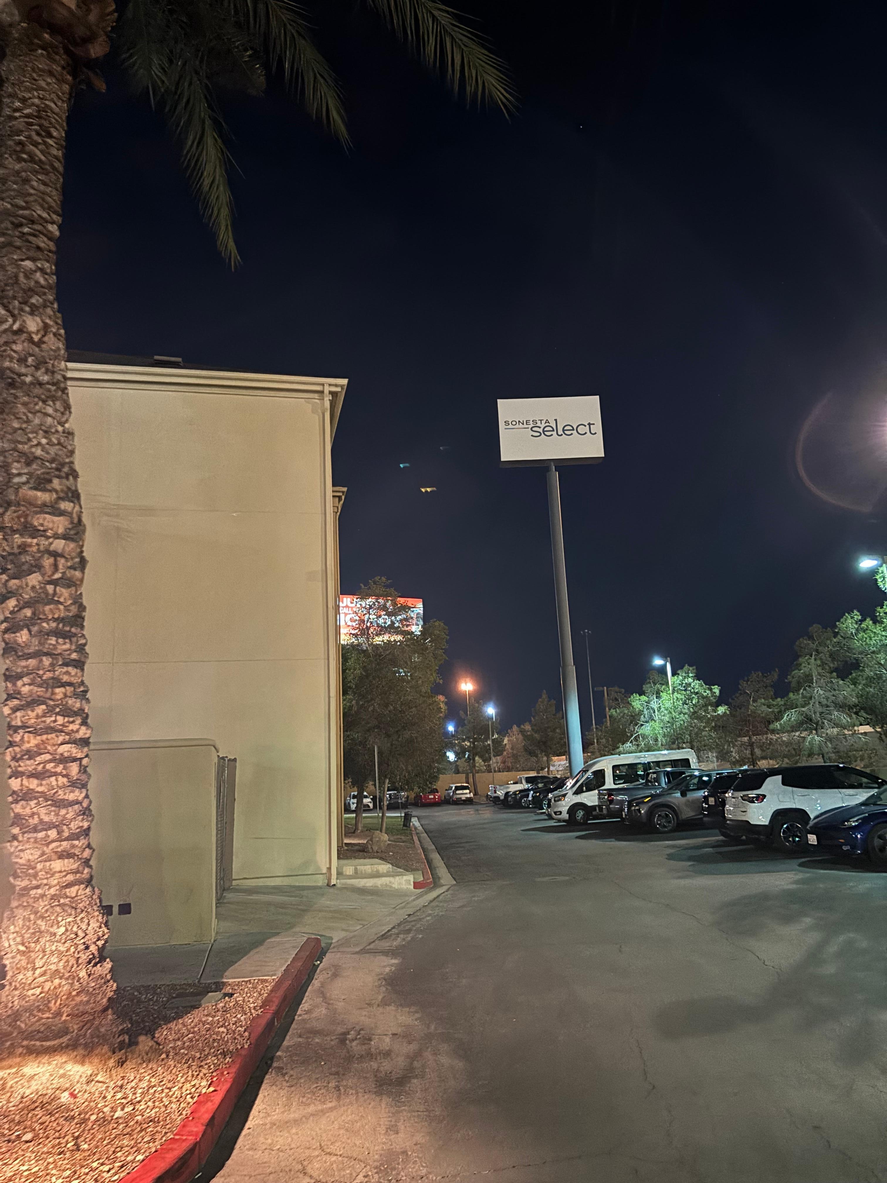 From the parking lot, you can see the logo of the hotel.