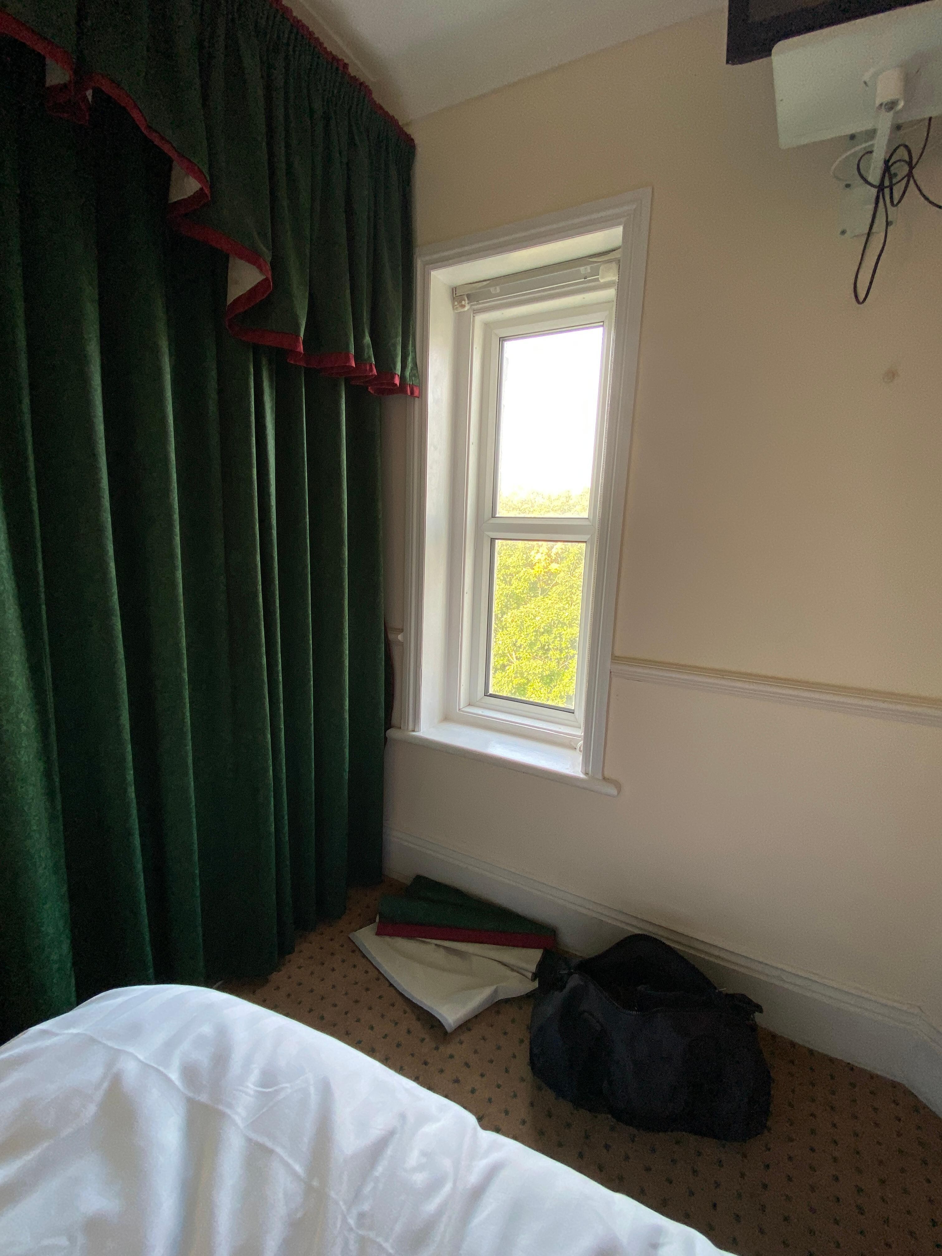 The Velcro blind found on the floor 