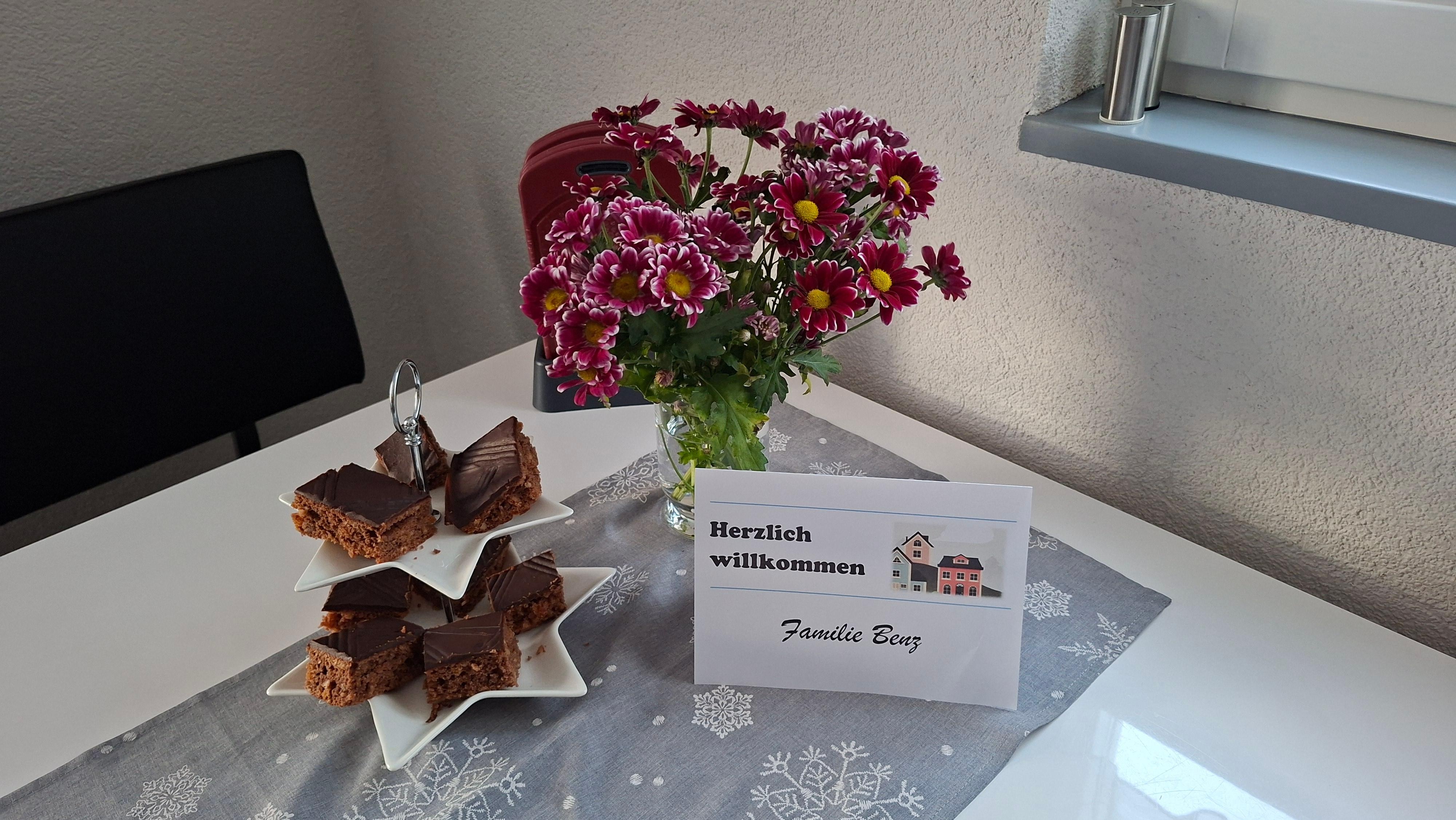 Als Willkommensgruß stand sogar Kuchen bereit. Die Gastgeber sind sehr freundlich. 