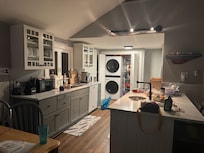 Kitchen had everything we needed; laundry - complete with detergent - was a plus.