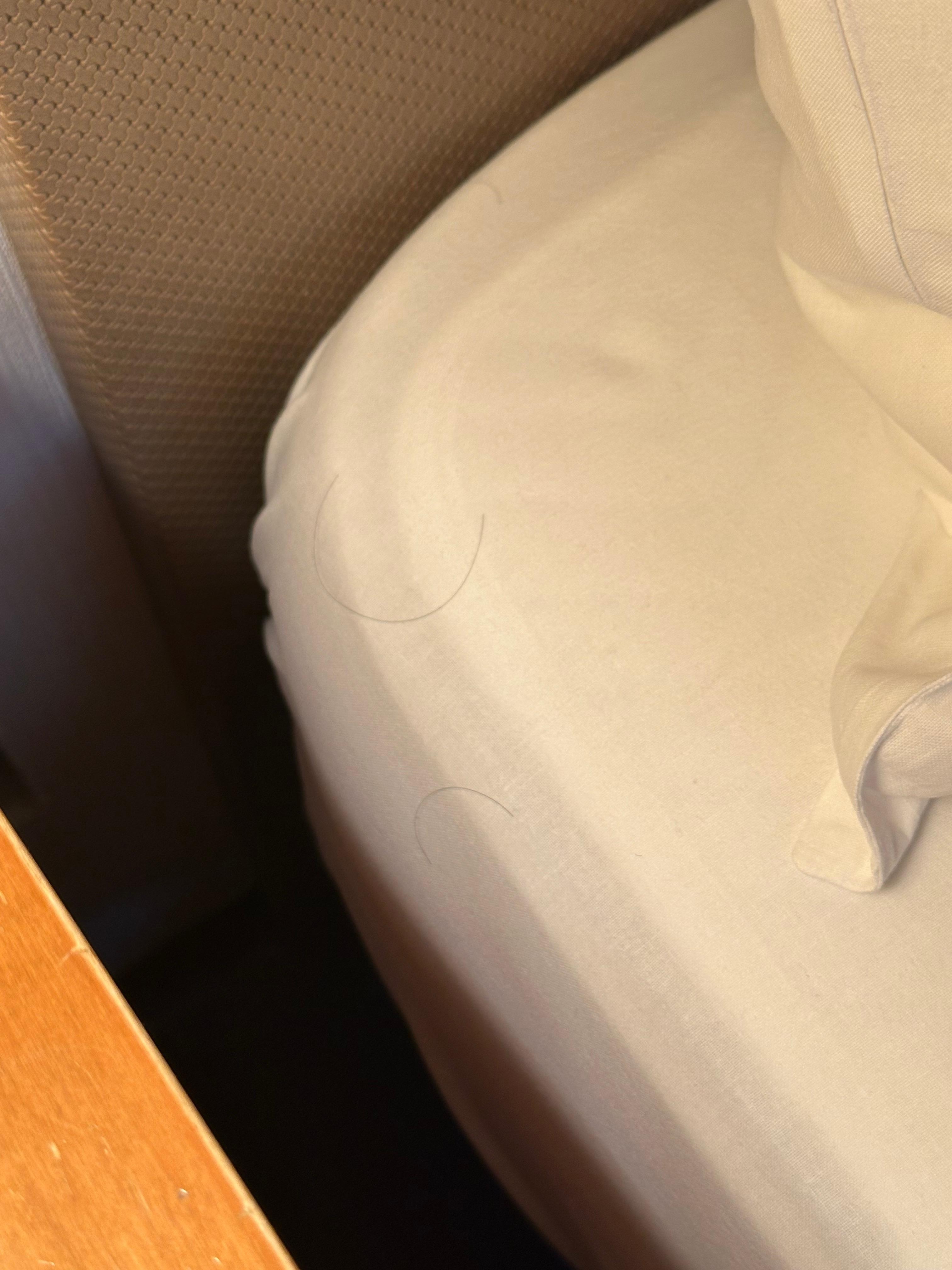 細かい事かもしれませんが、髪の毛3本の見落としはちょっとあり得ないなと思いました。