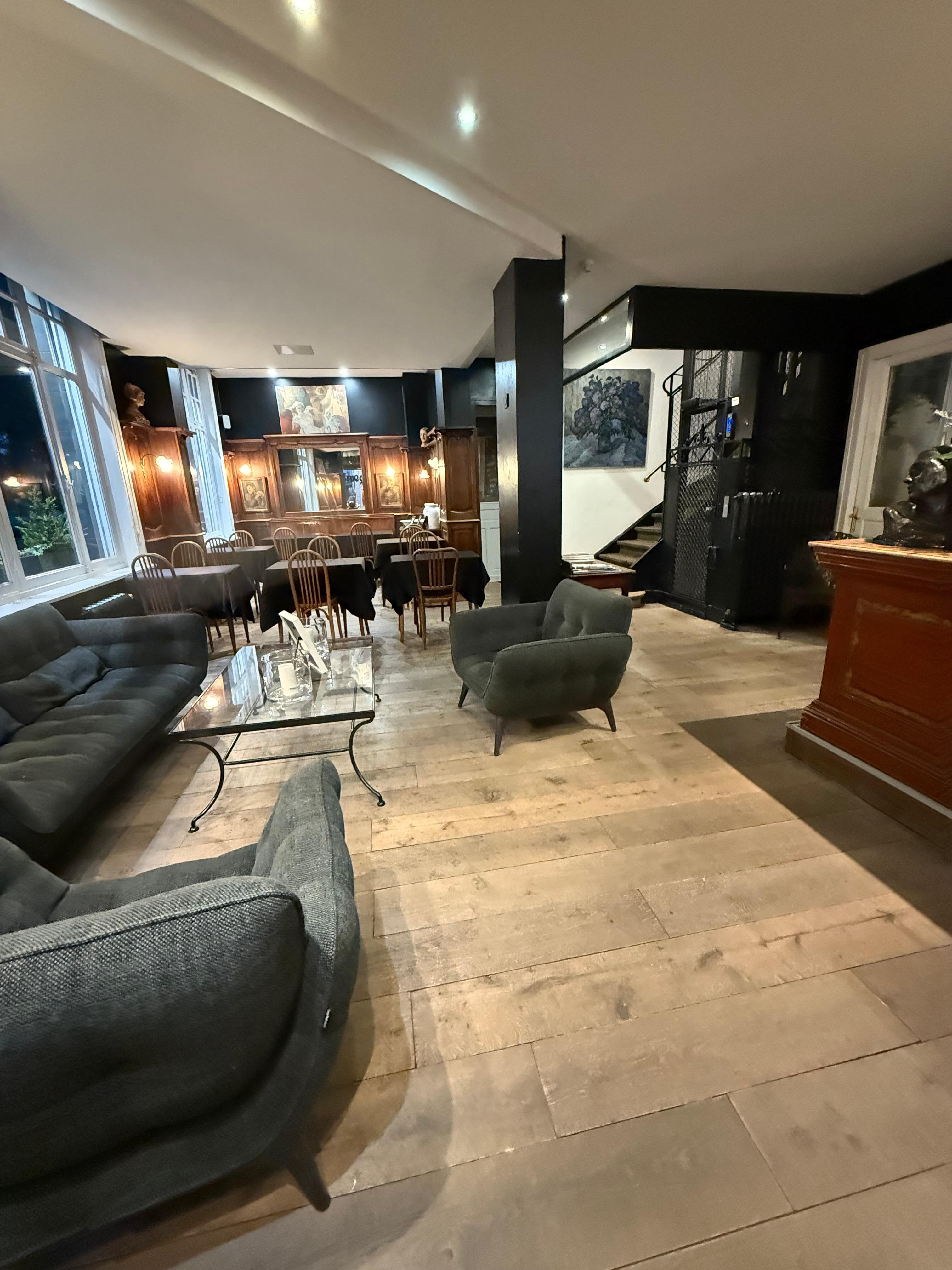 Lobby and eating area 